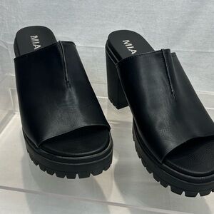 MIA Women's Black Chunky Heel Mules